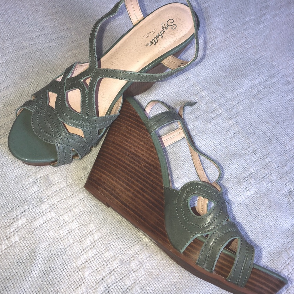 Strap detailed wedges
